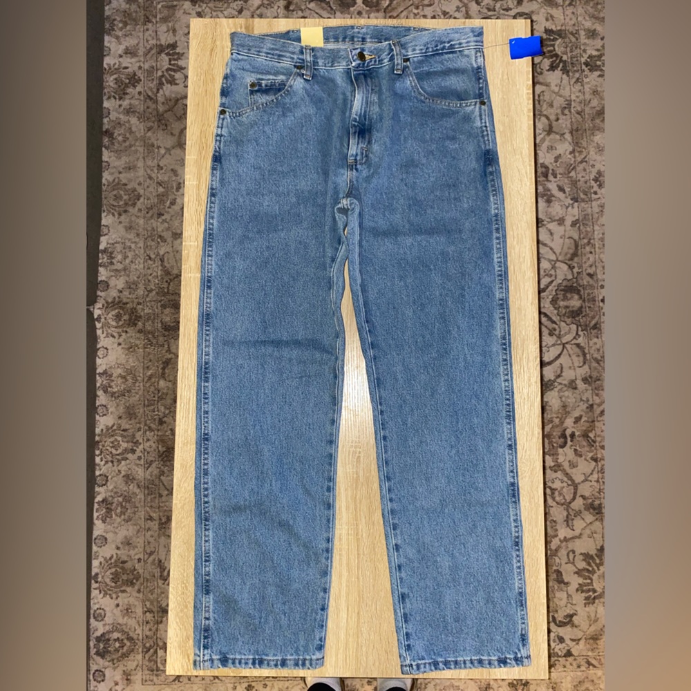 Wrangler “Rugged Wear” Classic Fit Jeans